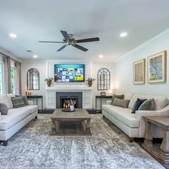 Spacious 4BR Retreat with Fire Pit near LakePoint