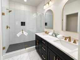 New Build Made for LakePoint Group Stays Sleeps 10 - Image 4