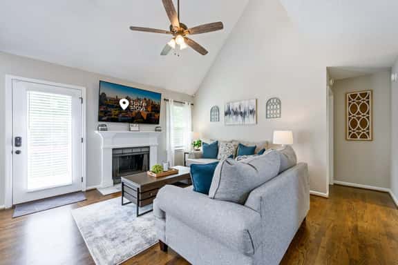 Animal Friendly 3BR Stylish Escape, Near LakePoint - Image 1