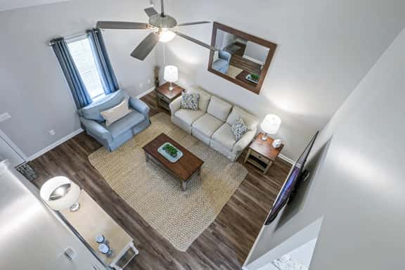 Quiet 4BR Split-Level • Near LakePoint & Hospital - Image 1