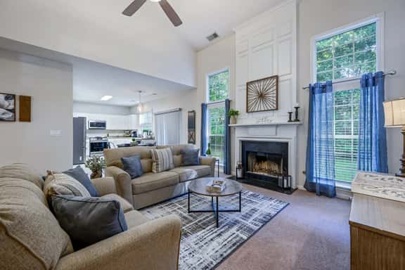 Pet-Friendly 3BR Home with Porch & Grill - Image 1