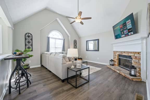 Spacious 5BR Home with Fenced Yard in Adairsville - Image 1