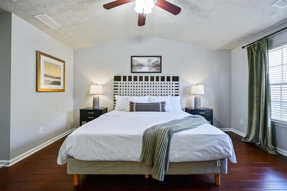 Modern 3BR Townhome Near Downtown Woodstock - Image 1