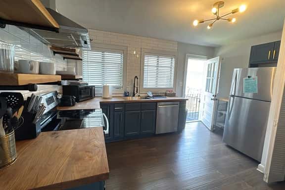Trendy 2BR Stay in Atlanta's Historic West End - Image 1