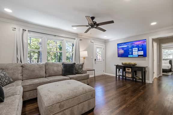 Modern 3BR Home Near LakePoint with Fenced Yard - Image 1