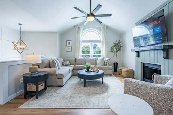 Modern 4BR Home Near Art, Nature & Dining - Image 1