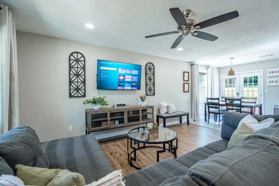 Pet-Friendly 3BR/2BA | Quiet Comfort Near Nature - Image 1