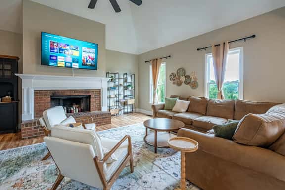 LakePoint 4BR Retreat with Game Room - Image 1
