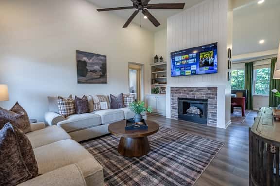 New Remodel Pet-Friendly 4BRn with Scenic Views from Porch & Deck - Image 1