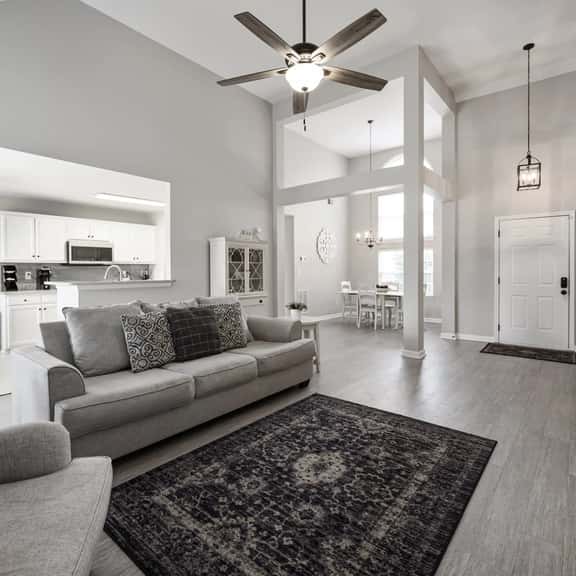 Pet-Friendly 3BR House with Garage Near LakePoint! - Image 1