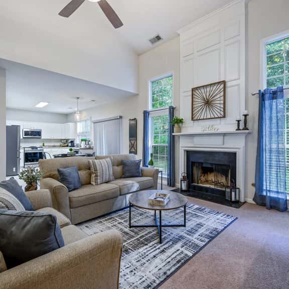 Pet-Friendly 3BR Home with Porch & Grill - Image 1