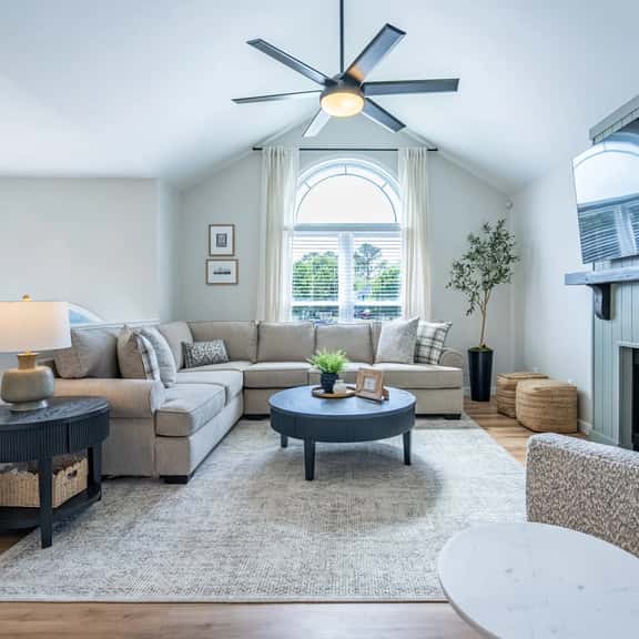 Modern 4BR Home Near Art, Nature & Dining - Image 1