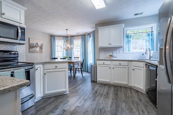 Weekly Rates: Serene 3BR Home on Expansive Grounds