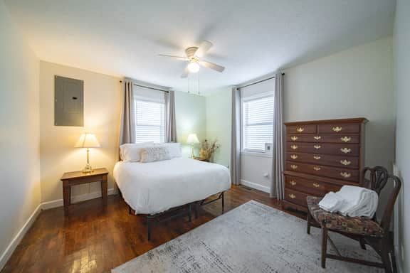 161 Calhoun Rd, Hamilton