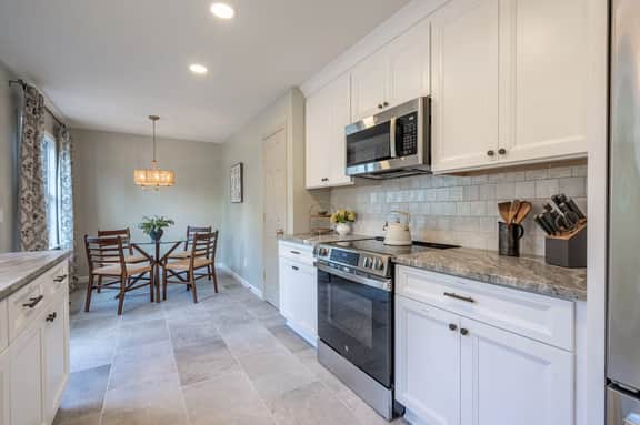 New Remodel Pet-Friendly 4BRn with Scenic Views from Porch & Deck - Image 3